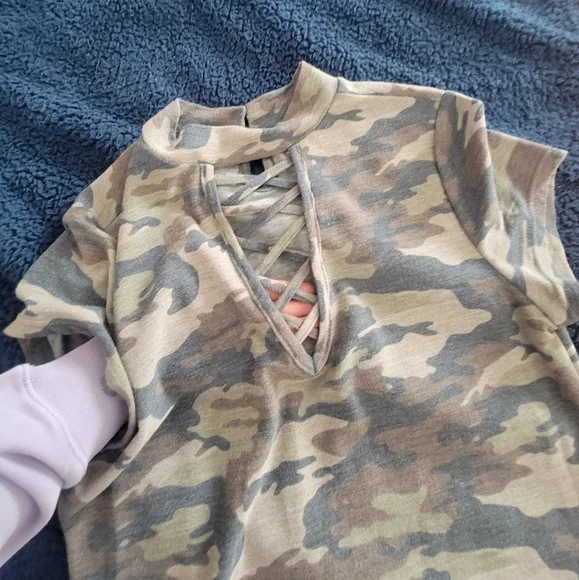 Alya Camo Mock-Neck Dress - Picture 3 of 9